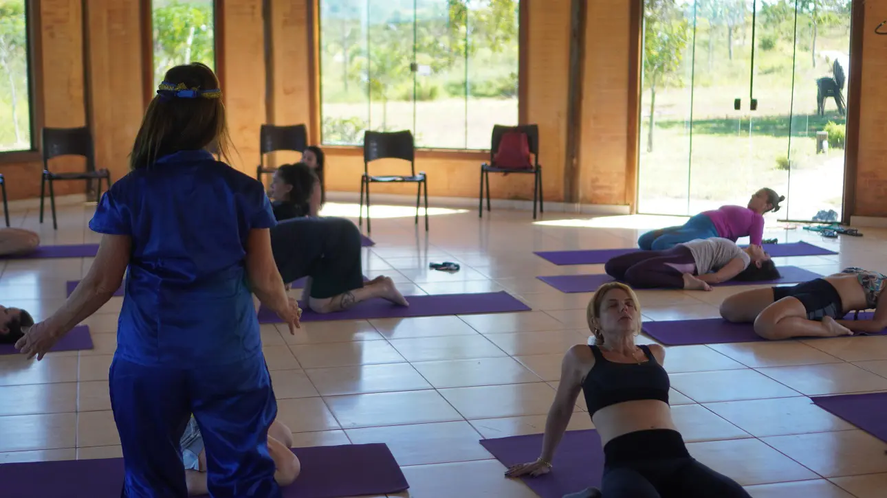 Retiro Espiritual para Mulheres | Cura Quântica do Feminino – Jul 2025 3 Retiro de Meditação e Yoga
